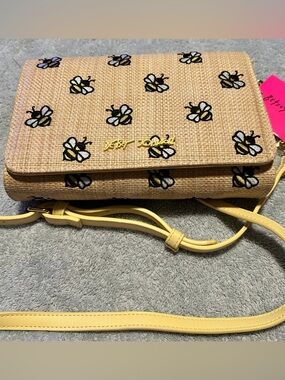 BETSEY JOHNSON STRAW & BEES CROSSBODY PURSE WITH ADJUSTABLE STRAP/ BRAND NWT
